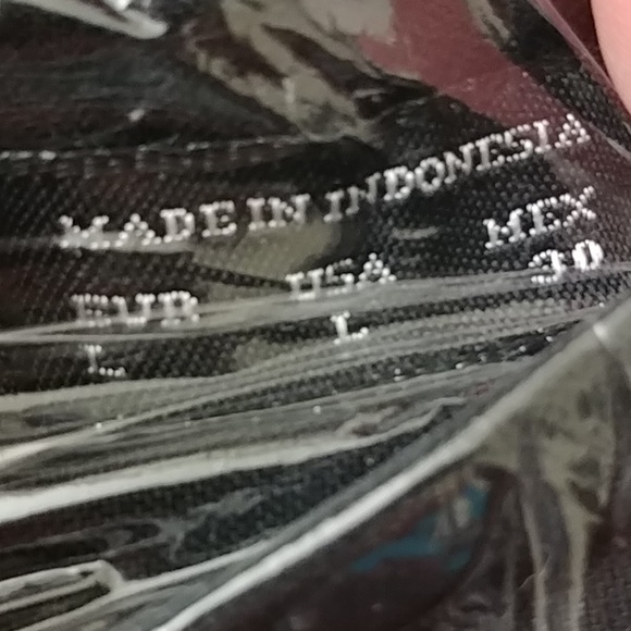 Zara Basic Cuffed Shorts - Picture 6 of 6